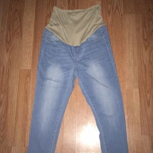 Light wash maternity jeans